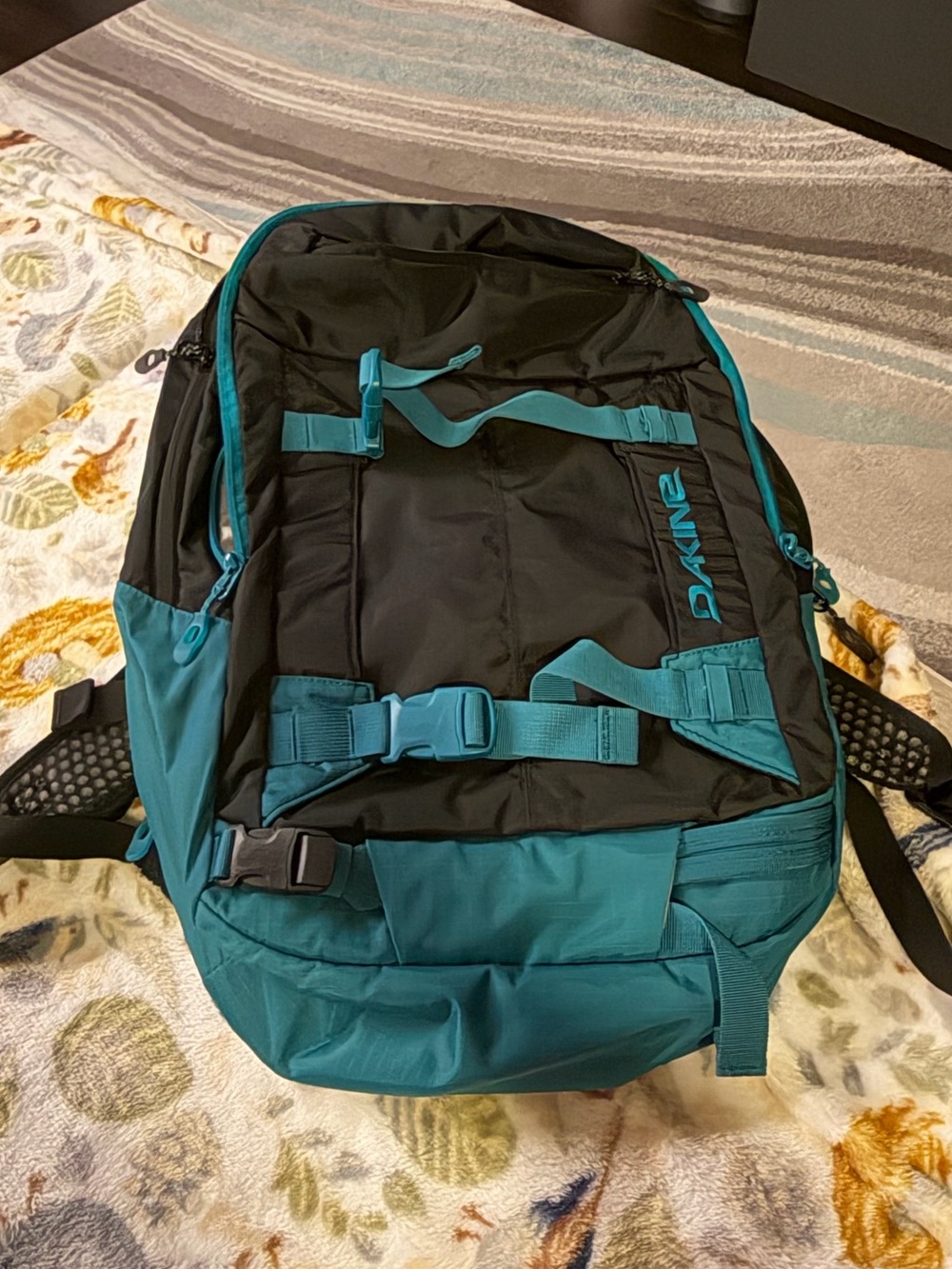 Dakine Teal and Black Backpack — Everyday Commuter Pack